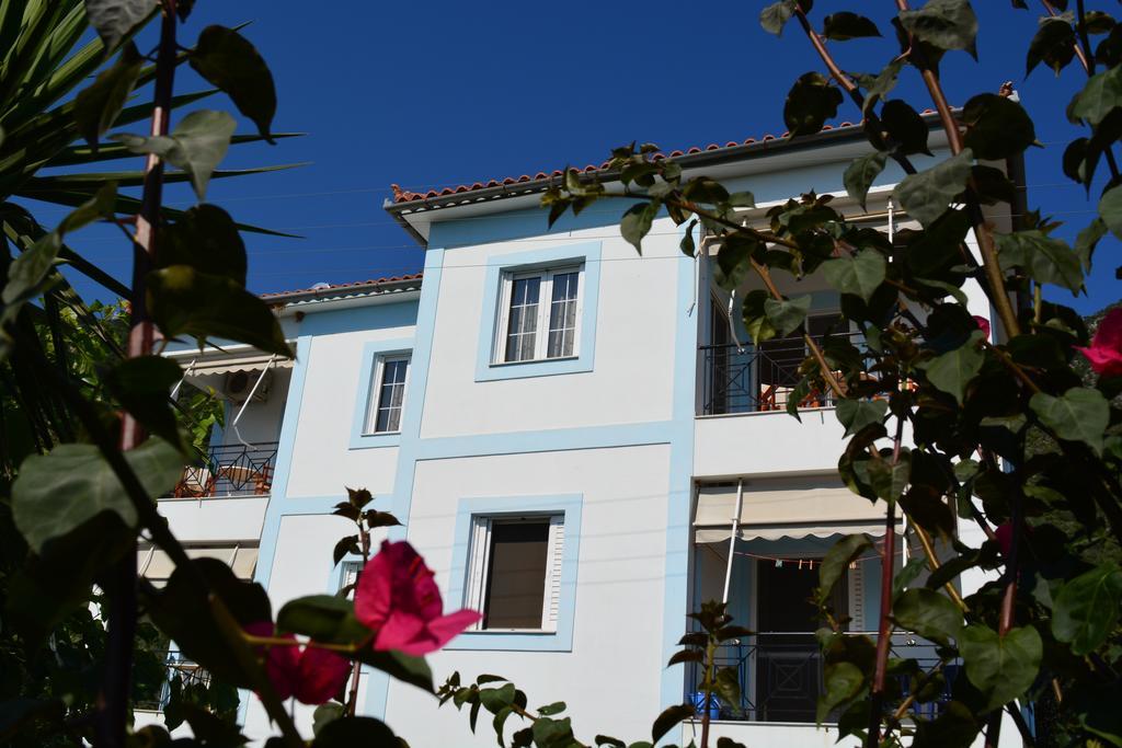 Troumpas Family Rooms & Apartments Leonidio Exterior photo